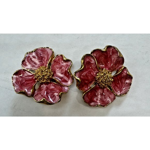 Vintage 1980s Enamel Pink Clip-On Earrings Gold Tone Statement Cottagecore - Picture 1 of 5